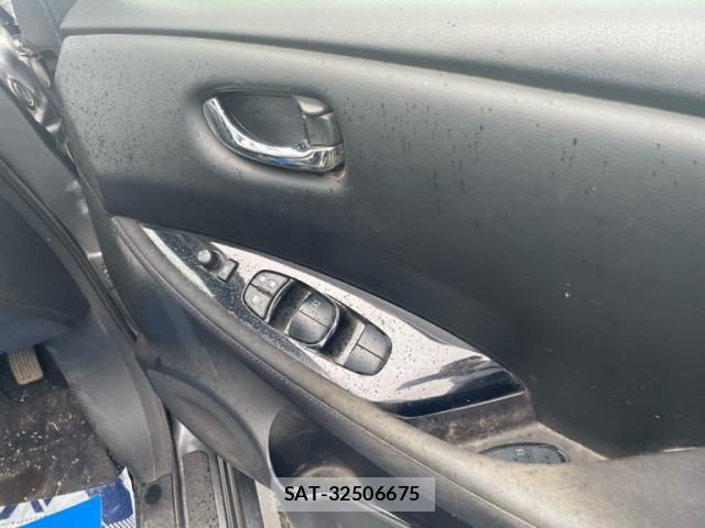Nissan LEAF 2017-10 7877244-4