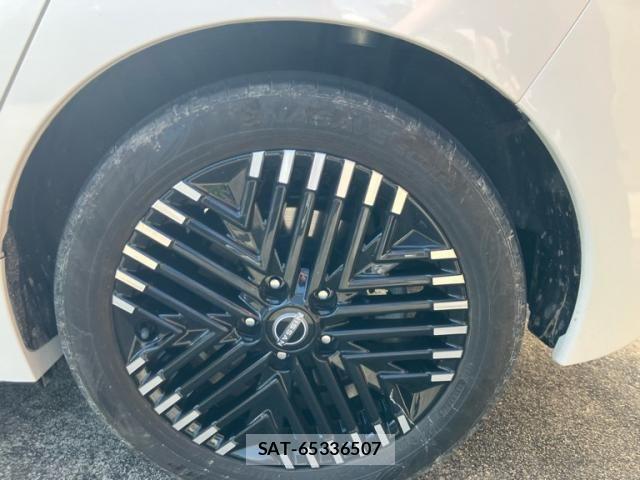 Nissan LEAF 2022-06 7877231-6