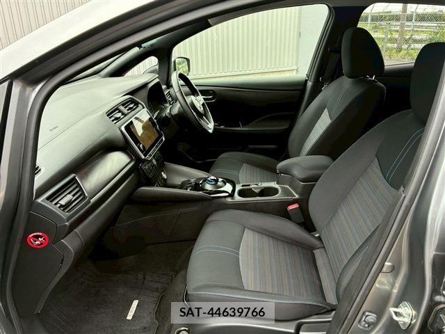 Nissan LEAF 2020-02 7877234-11