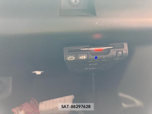 Nissan LEAF 2016-02 7902826-28
