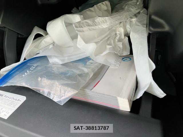 Nissan LEAF 2019-09 7902825-25