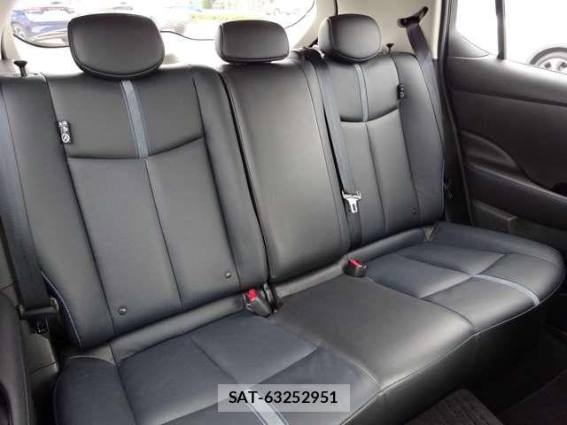 Nissan LEAF 2019-07 8036335-9