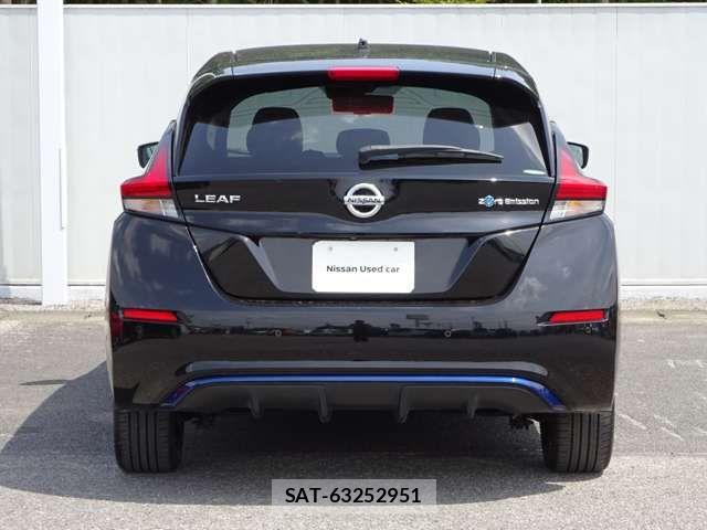 Nissan LEAF 2019-07 8036335-6
