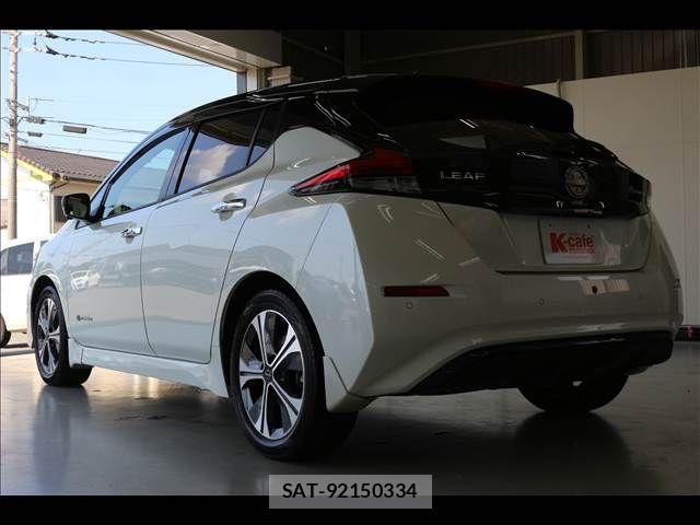 Nissan LEAF 2022-02 8036324-9
