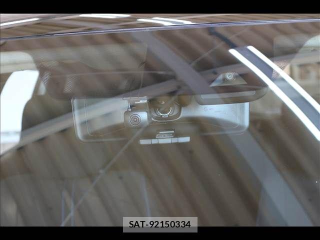 Nissan LEAF 2022-02 8036324-24