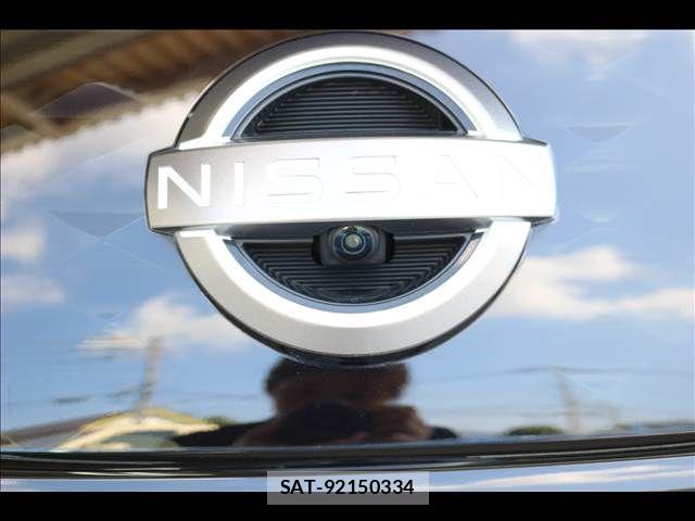 Nissan LEAF 2022-02 8036324-25
