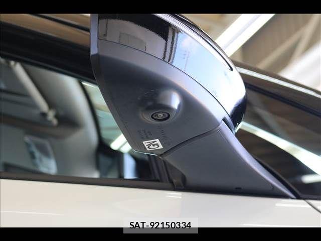 Nissan LEAF 2022-02 8036324-26