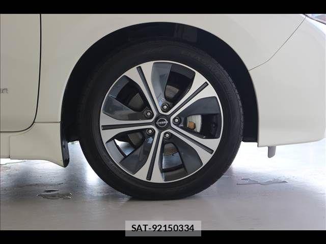 Nissan LEAF 2022-02 8036324-29