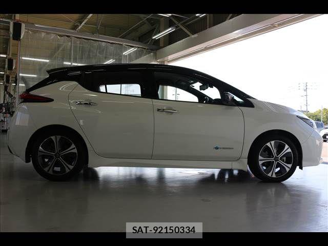 Nissan LEAF 2022-02 8036324-6