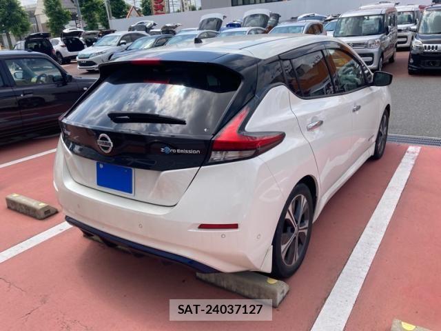 Nissan LEAF 2017-12 8036338-4