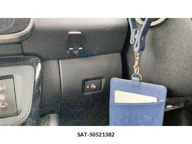 Nissan LEAF 2017-10 8036339-9