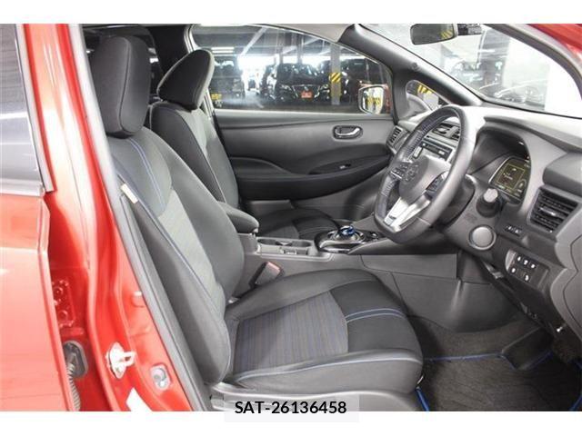 Nissan LEAF 2018-09 8036337-26