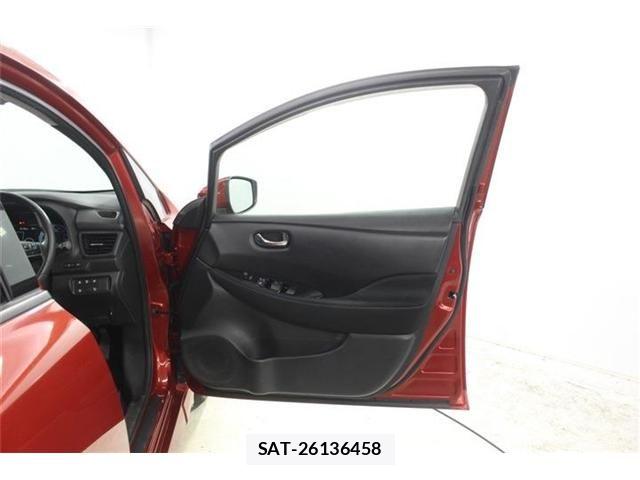 Nissan LEAF 2018-09 8036337-27