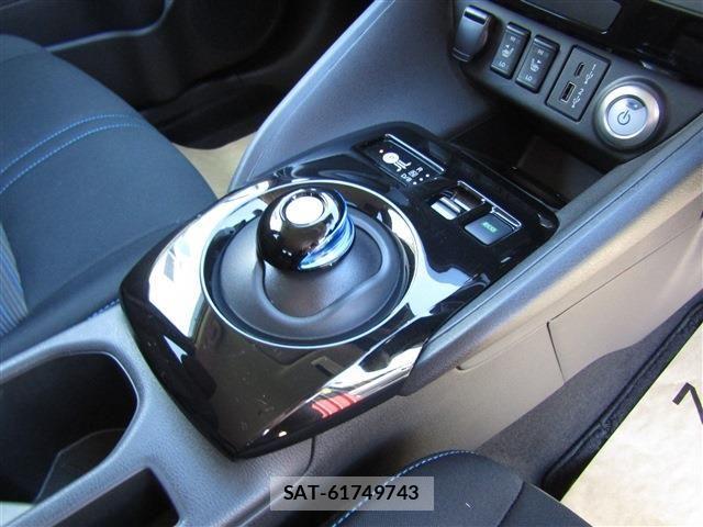 Nissan LEAF 2021-02 8036334-15