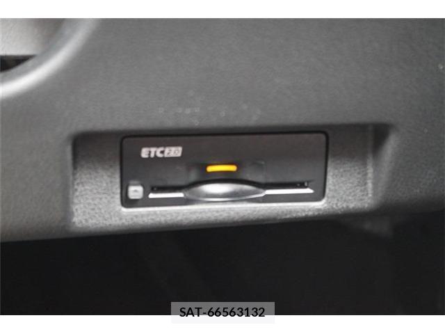 Nissan LEAF 2021-04 8036321-5