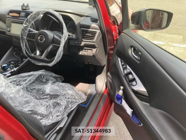 Nissan LEAF 2019-12 8036340-6