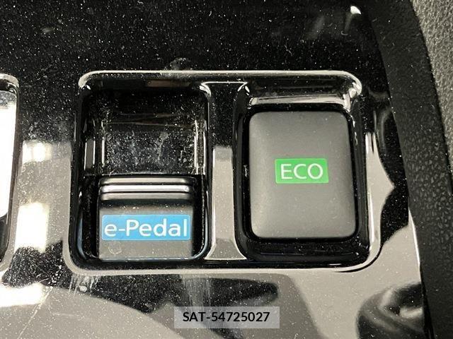 Nissan LEAF 2022-03 8036325-16