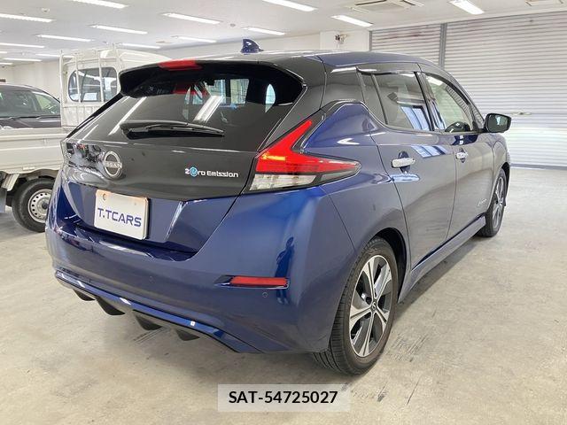 Nissan LEAF 2022-03 8036325-26