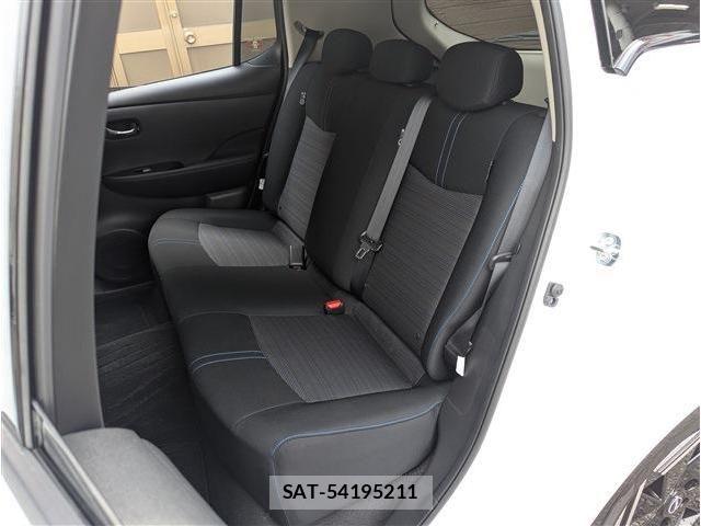 Nissan LEAF 2022-06 8036316-8