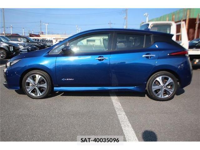 Nissan LEAF 2021-11 8100038-10