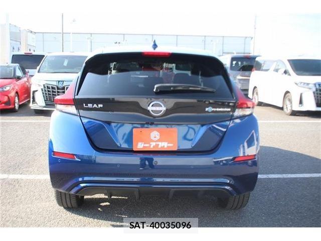 Nissan LEAF 2021-11 8100038-12