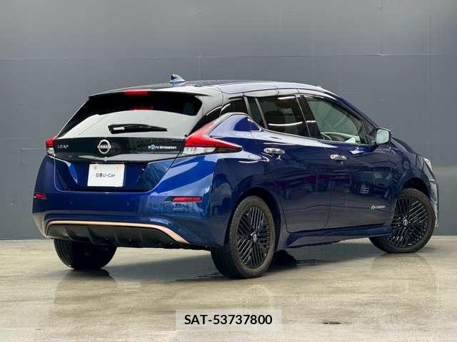 Nissan LEAF 2023-12 8100032-1