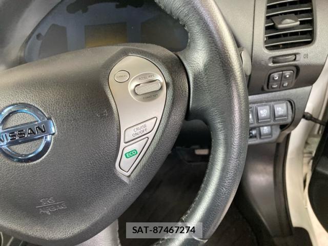 Nissan LEAF 2016-02 8100054-16
