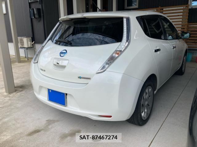 Nissan LEAF 2016-02 8100054-6