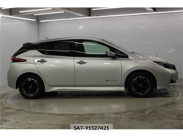 Nissan LEAF 2022-12 8100035-3