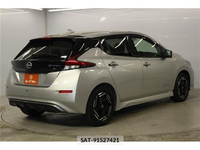 Nissan LEAF 2022-12 8100035-4