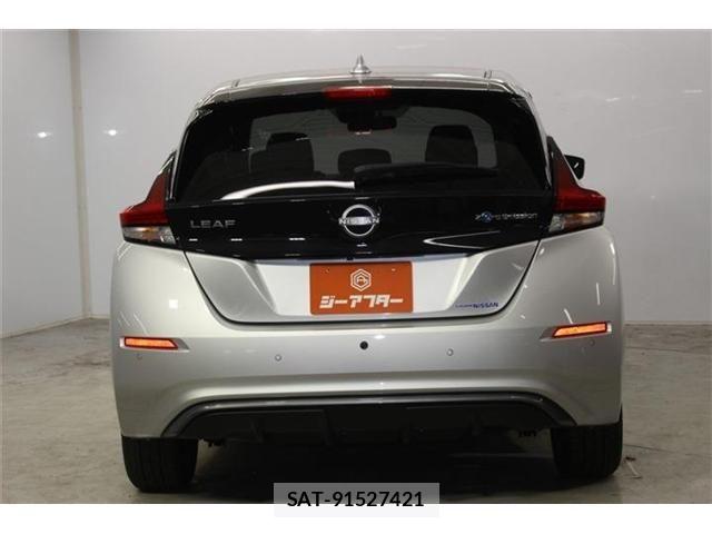 Nissan LEAF 2022-12 8100035-5