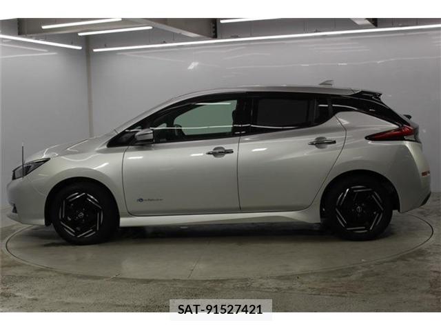 Nissan LEAF 2022-12 8100035-7