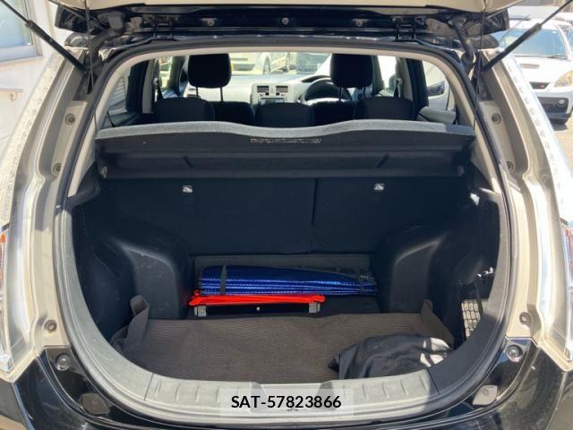 Nissan LEAF 2017-03 8100053-9