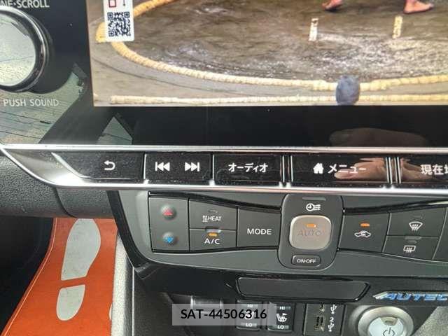 Nissan LEAF 2022-09 8130931-6