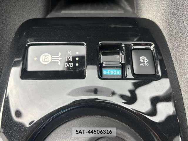 Nissan LEAF 2022-09 8130931-10