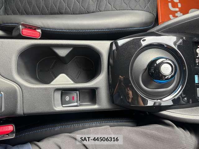 Nissan LEAF 2022-09 8130931-11