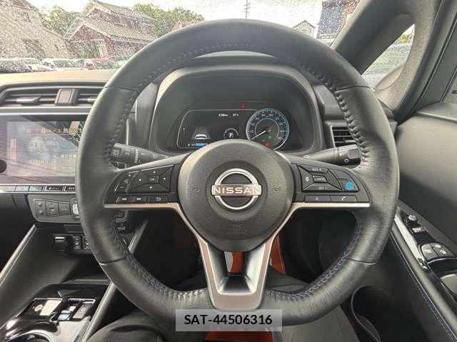Nissan LEAF 2022-09 8130931-12