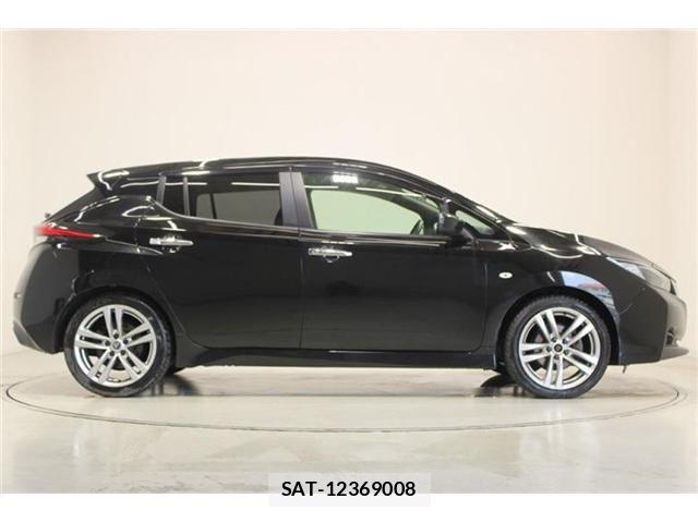 Nissan LEAF 2017-12 8130947-13
