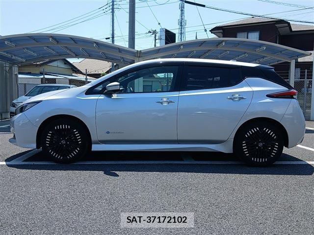 Nissan LEAF 2022-06 8130941-9