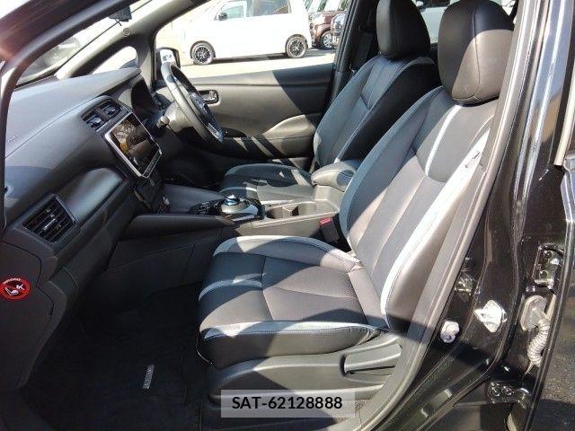 Nissan LEAF 2024-02 8130932-10