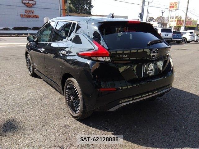 Nissan LEAF 2024-02 8130932-17
