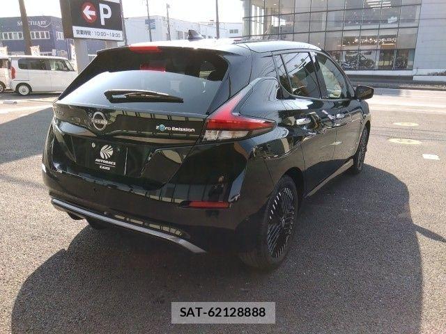 Nissan LEAF 2024-02 8130932-18