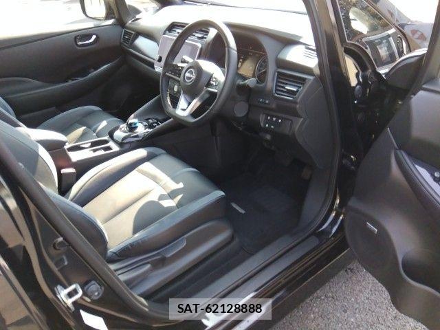 Nissan LEAF 2024-02 8130932-1