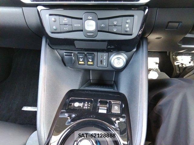 Nissan LEAF 2024-02 8130932-21