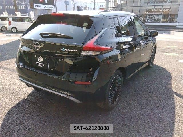Nissan LEAF 2024-02 8130932-2