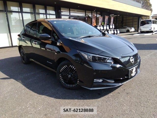 Nissan LEAF 2024-02 8130932-6