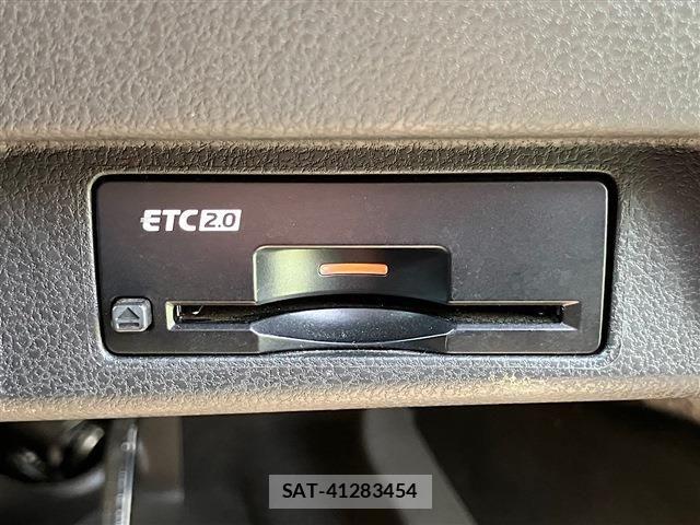Nissan LEAF 2021-09 8130936-11