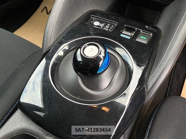 Nissan LEAF 2021-09 8130936-13
