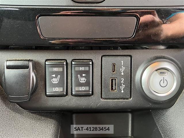 Nissan LEAF 2021-09 8130936-14