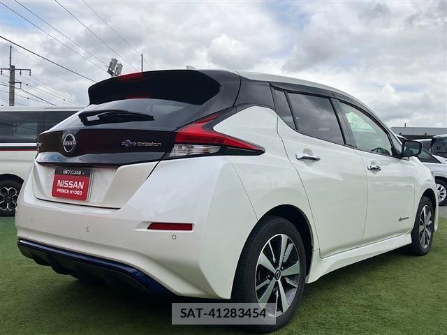 Nissan LEAF 2021-09 8130936-1